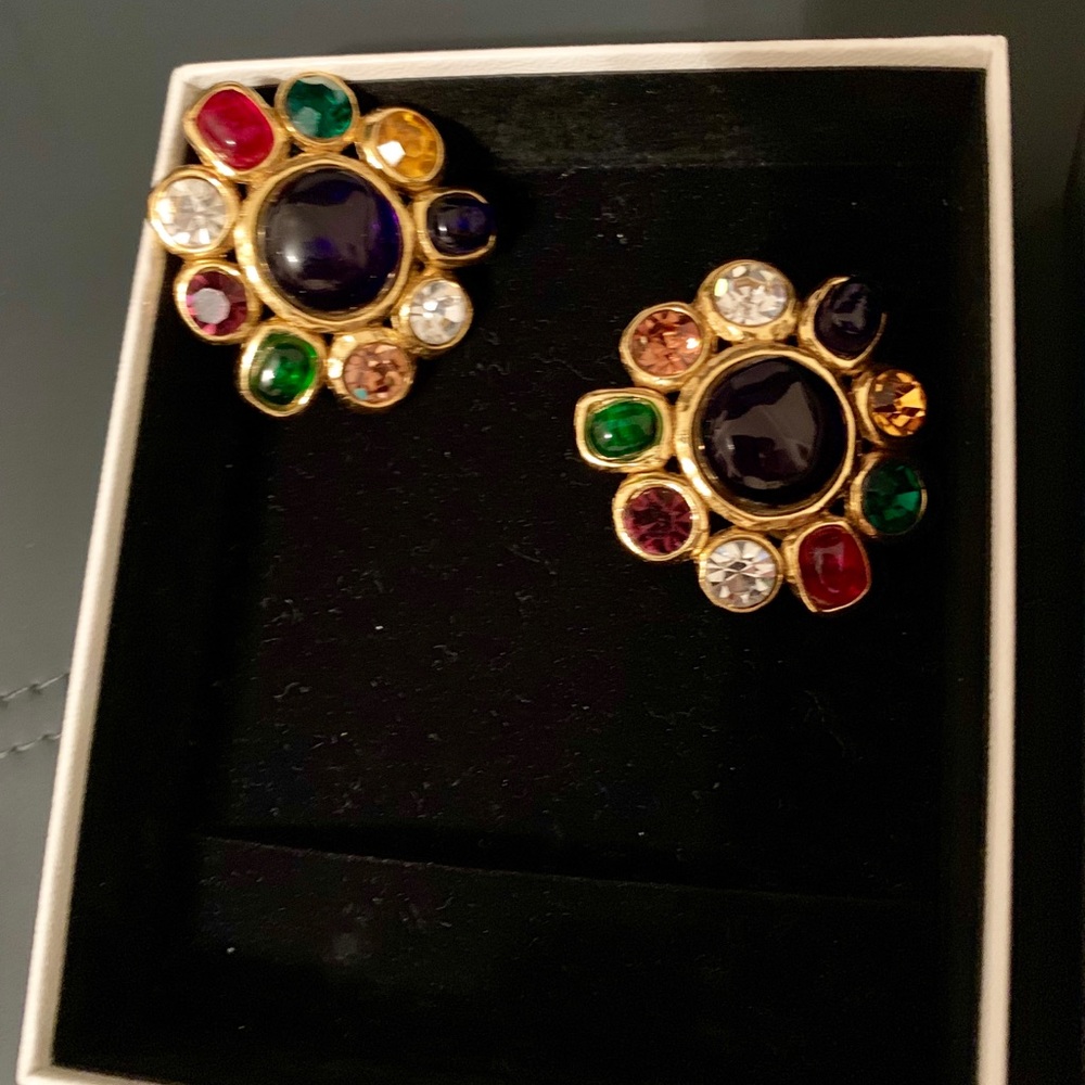 Chanel gripiox earrings. Gorgeous, like new.